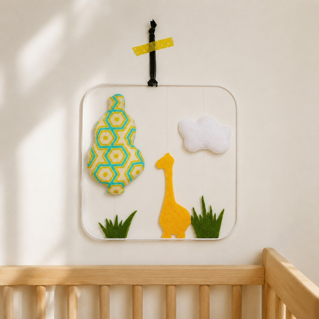 le mobile Mme Girafe dans la savane kit couture