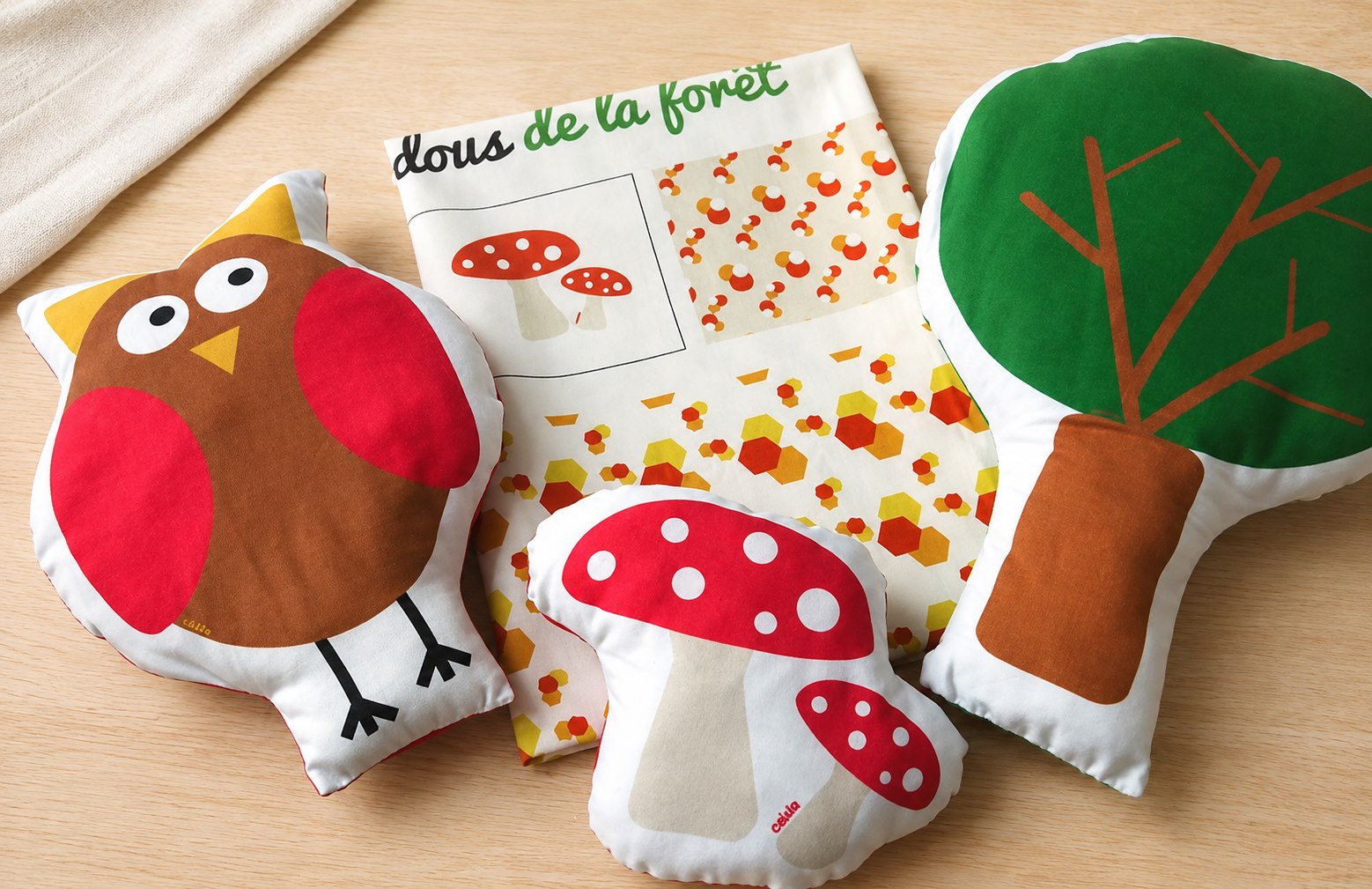 les petites poupées dans la forêt