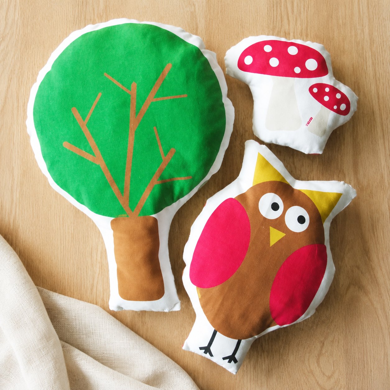 les petites poupées dans la forêt